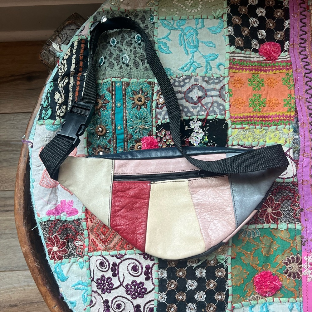 Vintage Leather Fanny pack in great condition!